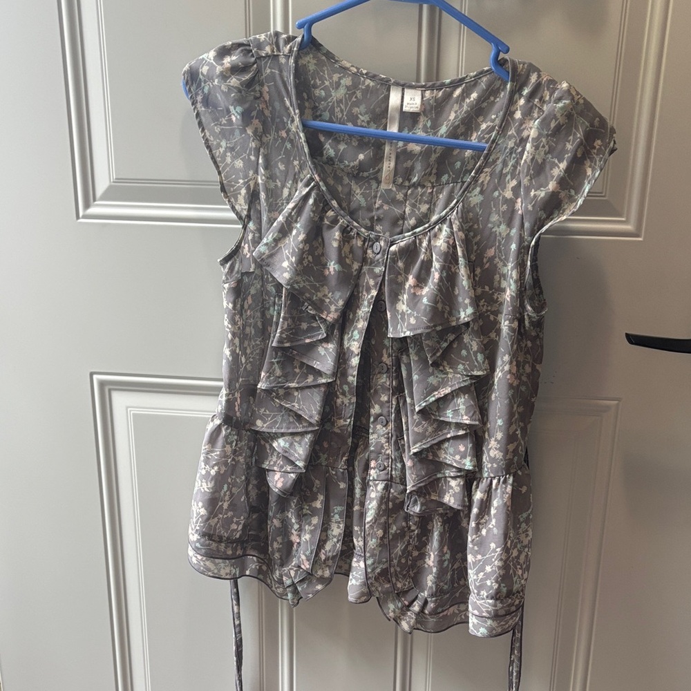 LC Lauren Conrad Gray Floral Ruffle Blouse